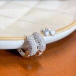 Kit 2 Pares de Brincos Folheado a Prata – Argolinha Cravejada + Coração Delicado