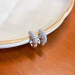 Argola Cravejada Click Folheado a Prata