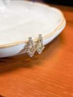 Brinco Triangulo Cravejado