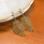 Brinco Folha Pendurada Folheado a Ouro
