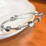 Bracelete Corações Pedras Brilhantes em Aço Inox