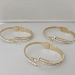 Bracelete Prego com Pedras em Aço Dourado