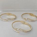 Bracelete Prego com Pedras em Aço Dourado