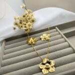 Conjunto Folheado Flor Dourada com Pérola - Imagem 2