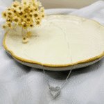 Conjunto Colar e Brincos Feminino Folheado – Pingente de Coração Cravejado e Brilho Suave - Imagem 3