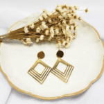 Brinco em Aço Inox Dourado – Modelo Geométrico Losango Vazado