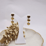 Brinco em Aço Inox Dourado – Coração Triplo Pendente