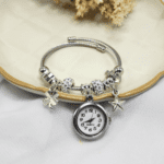 Pulseira de Aço Inox Prateada com Berloques e Pingentes Relógio, Estrela e Trevo