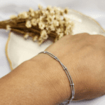 Pulseira Feminina em Aço Inox Prateada 3 Fios com Esferas Minimalista