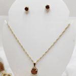 Conjunto Folheado a Ouro Colar com Pingente Cristal Vermelho e Brinco Ponto de Luz