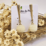 Brinco Haste Glam com Pérola Texturizada - Folheado a Ouro