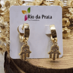 Brinco Folheado a Ouro Argolinha com Pingente Mão de Fátima Cravejada