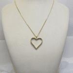 Cordão Folheado a Ouro com Pingente Coração Vazado Cravejado