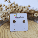 Brinco Folheado a Ouro Botão Redondo Símbolo Duplo C Minimalista