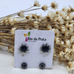 Kit 2 Pares Brincos Sol e Flor Prateado com Pedra Preta – Estilo Boho - Prata 925
