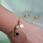 Pulseira Ajustável Aço Inox Dourado Pingente De Trevo Cravejada Isabela