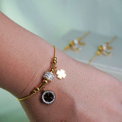 Pulseira Ajustável Aço Inox Dourado Pingente De Trevo Cravejada Isabela