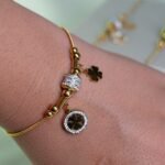 Pulseira Ajustável Aço Inox Dourado Pingente De Trevo Cravejada Isabela - Imagem 4