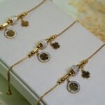 Pulseira Ajustável Aço Inox Dourado Pingente De Trevo Cravejada Isabela - Imagem 3