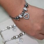 Pulseira Feminina Berloque Em Aço Inoxidável Prata Cravejada Detalhe Coração Lia